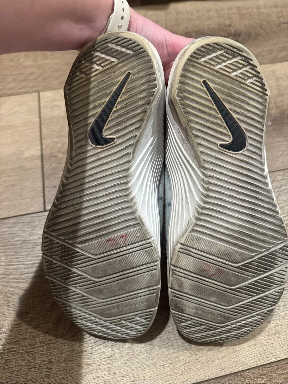 NIKE Metcon 5 AMP Womens White Mesh Sneakers W/ Navy and Pink Tie-Dye! Size 10.5